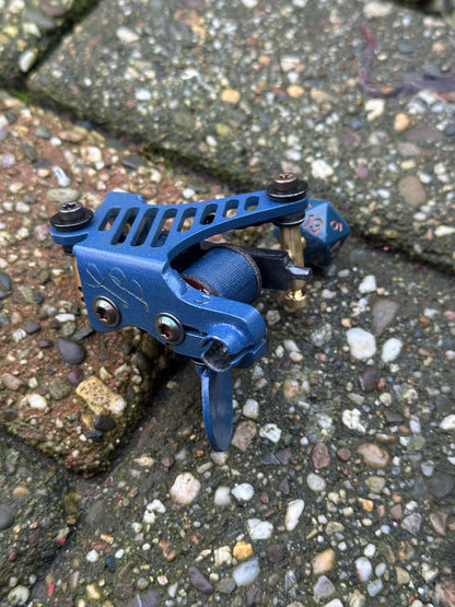 Hollow Spine d20 midnight blue