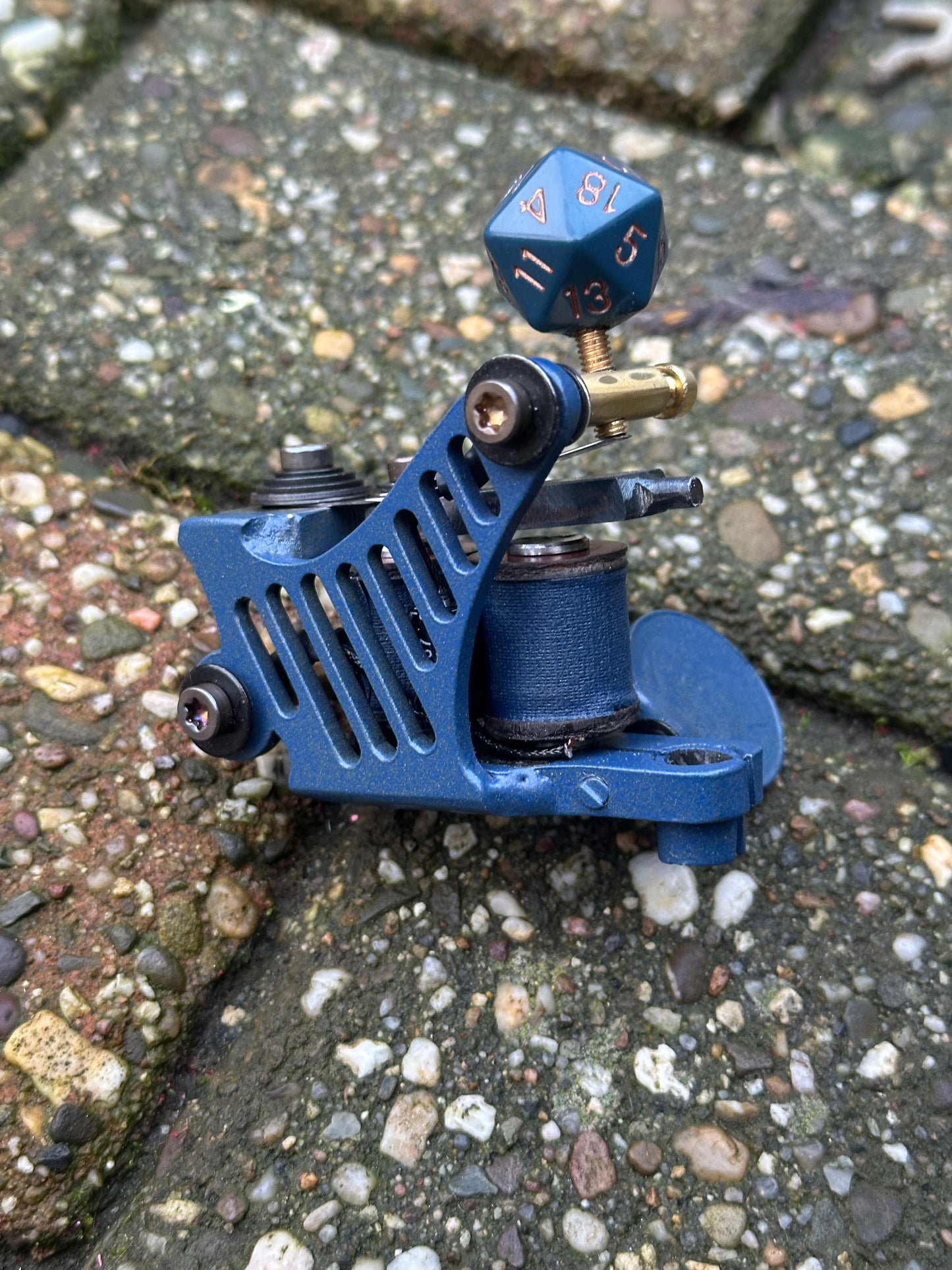 Hollow Spine d20 midnight blue